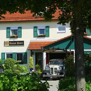 Hotell Runas, Hallbergmoos